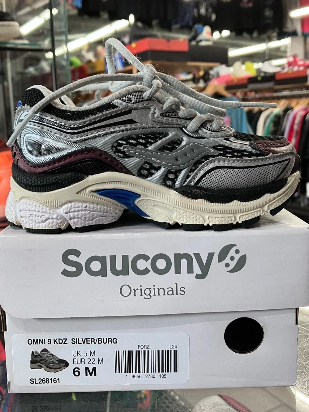 Saucony ProGrid Omni 9 Big Kid Black Silver Burgundy Size 6C